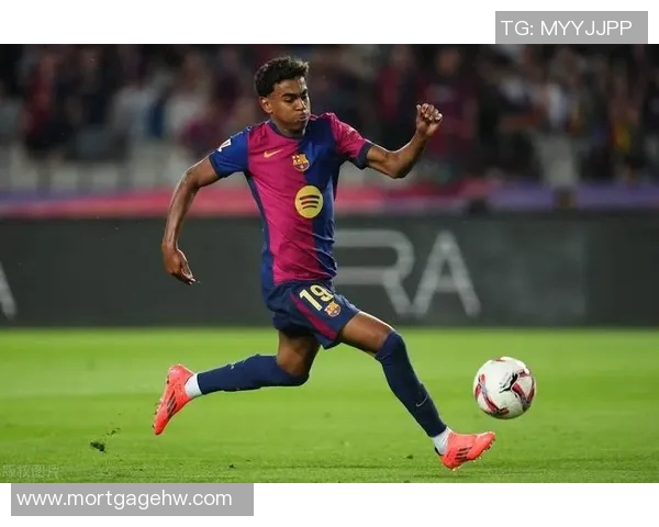 莱万梅开二度助球队逆转胜利展现超级射手本色 莱万梅开二度助球队逆转胜利展现超级射手本色