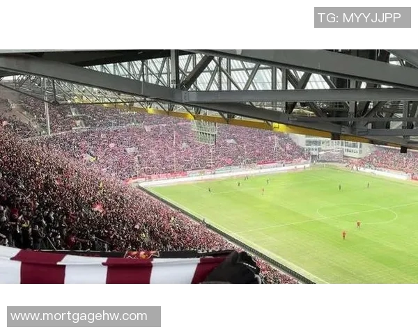 德甲传奇球星现身！球迷热情欢呼迎接他的归来