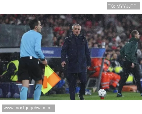 皇马主帅扎甫震怒,指责裁判偏袒对手 皇马主帅扎甫震怒,指责裁判偏袒对手